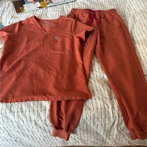 Figs orange scrub set in small